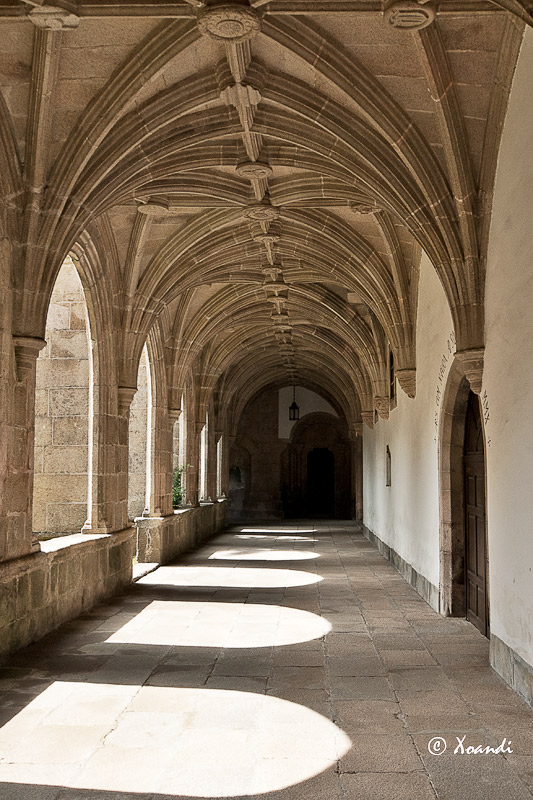 Pasillo lateral del claustro
