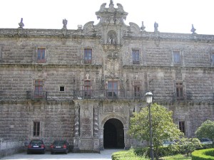 Fachada del Monasterio de Fana212