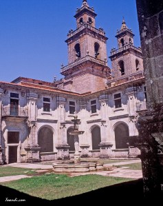 Oseira Claustro de los Medallones or